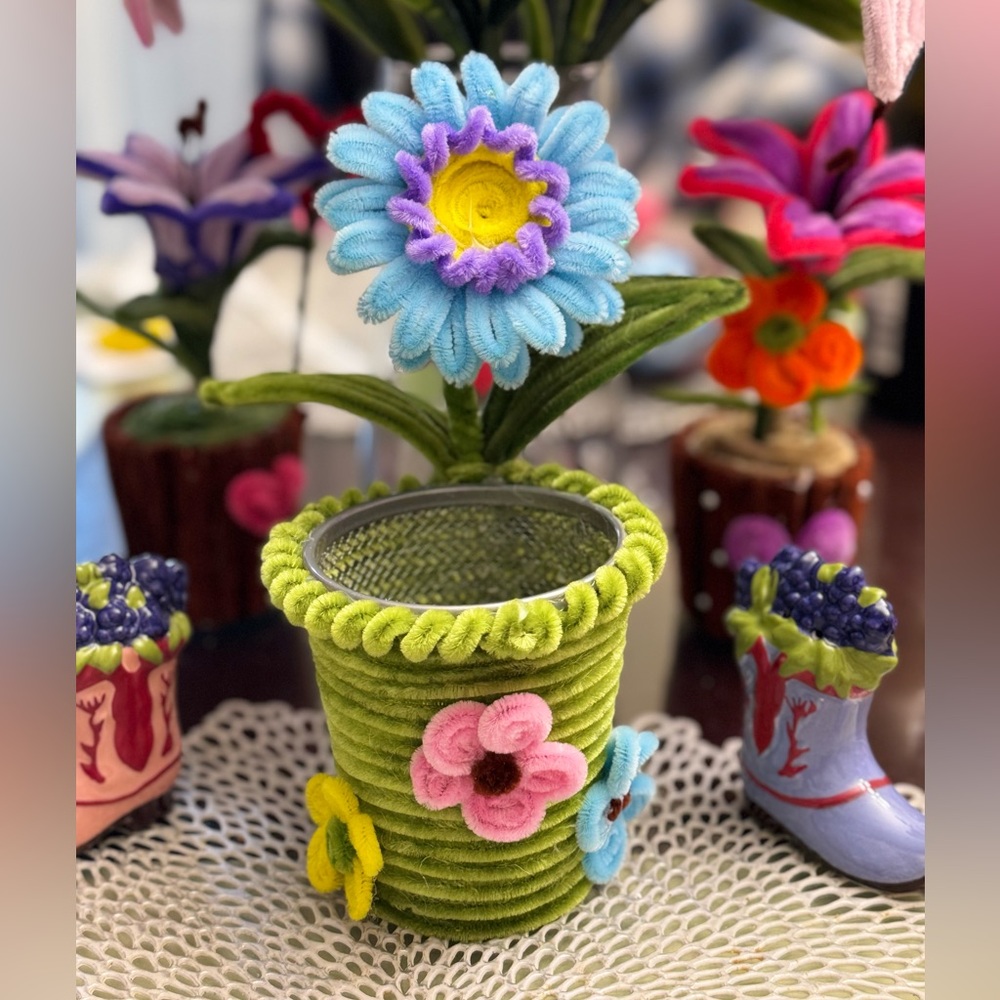 🌸Handcrafted Green Flower Pot with Blue and Pink Accents pods holder 💐